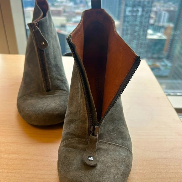 Gentle  Souls women’s 9 suede boots mint condition in beautiful gray 9M - Picture 4 of 7